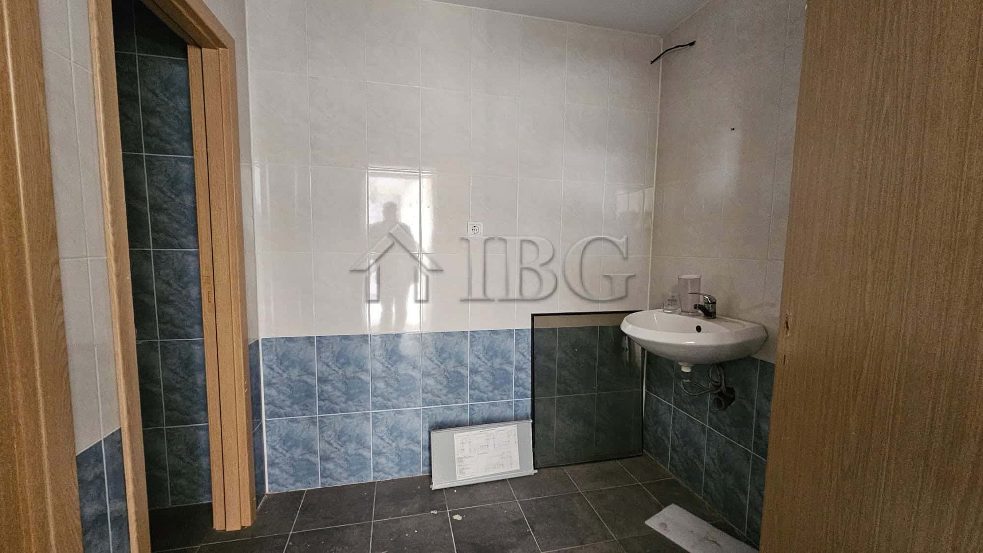 Modern commercial property with bathroom in Sunny Beach location.