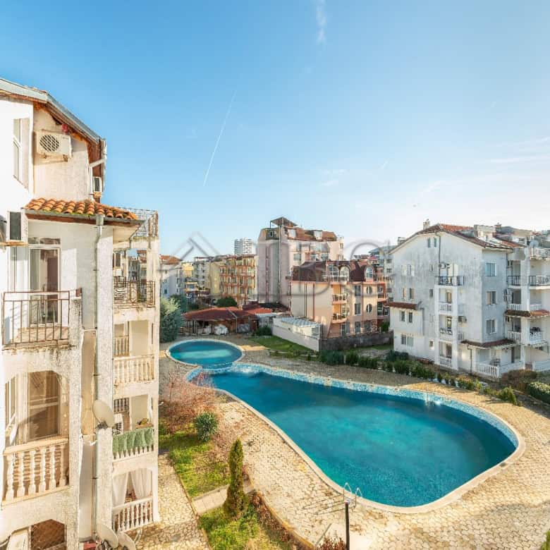 Apartment with pool view in Sunny Beach, Bulgaria, near Bravo 5.