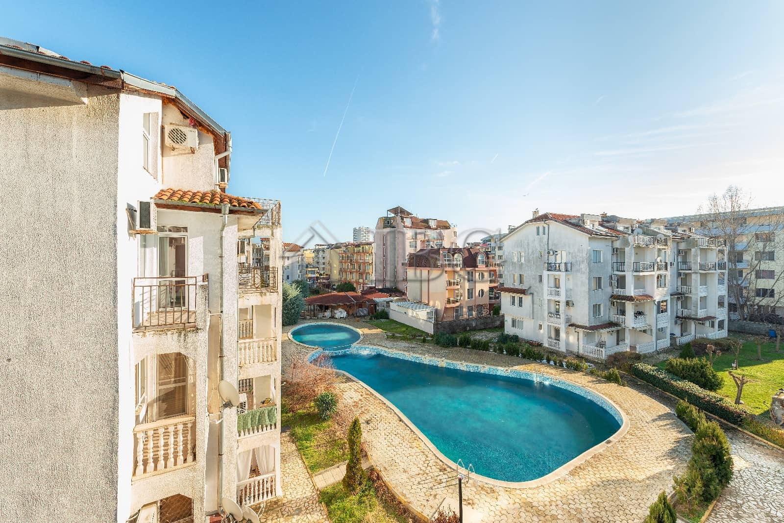 Apartment with pool view in Sunny Beach, Bulgaria, near Bravo 5.
