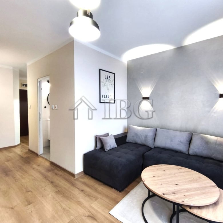 Bright furnished studio with balcony and sea view in Sveti Vlas. Modern decor, cozy living space, pe.