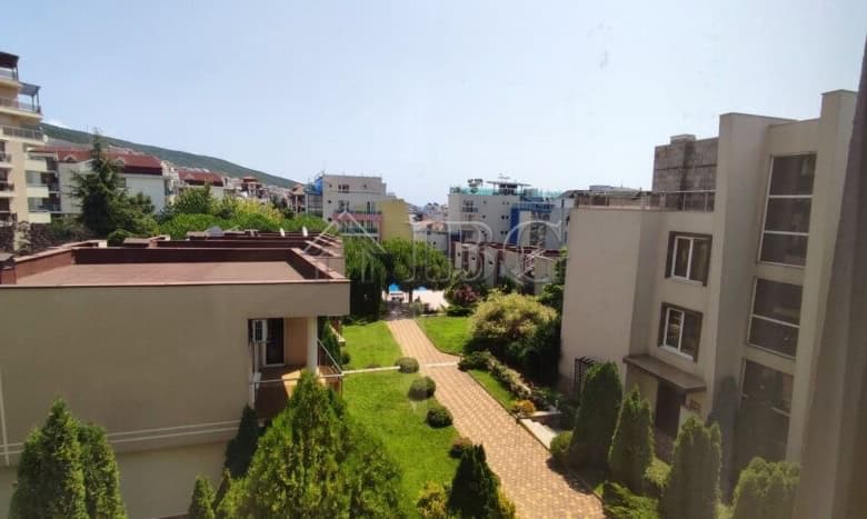 Bright one-bedroom apartment in Mirni Complex, Sveti Vlas, with lush gardens and modern amenities.