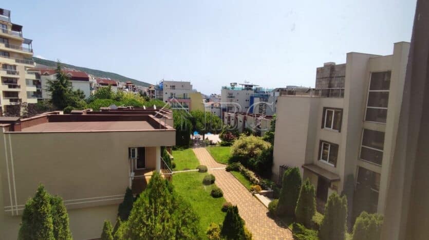 Bright one-bedroom apartment in Mirni Complex, Sveti Vlas, with lush gardens and modern amenities.