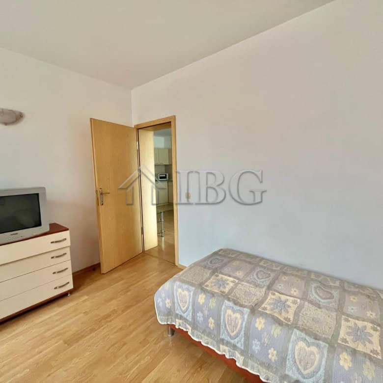 Bright 2-bedroom apartment in sunny holiday complex, ideal for relaxation. Close to beaches and loca.