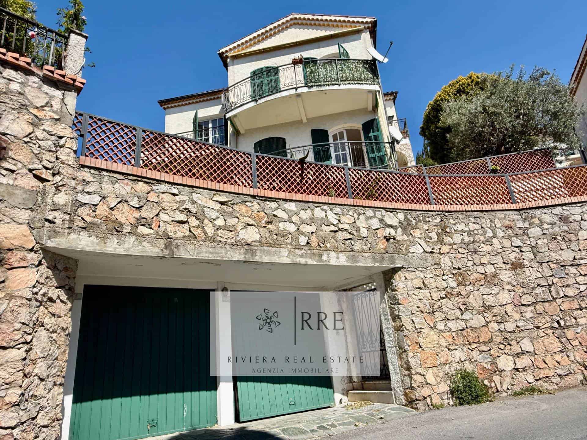 Elegant seaside villa with panoramic ocean vistas and lush surroundings. Perfect for luxury living o.