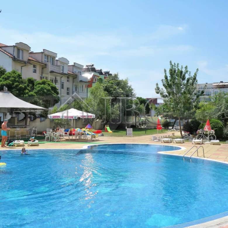 Swimming pool at Semiramida Gardens, Sunny Beach with sun loungers and umbrellas.