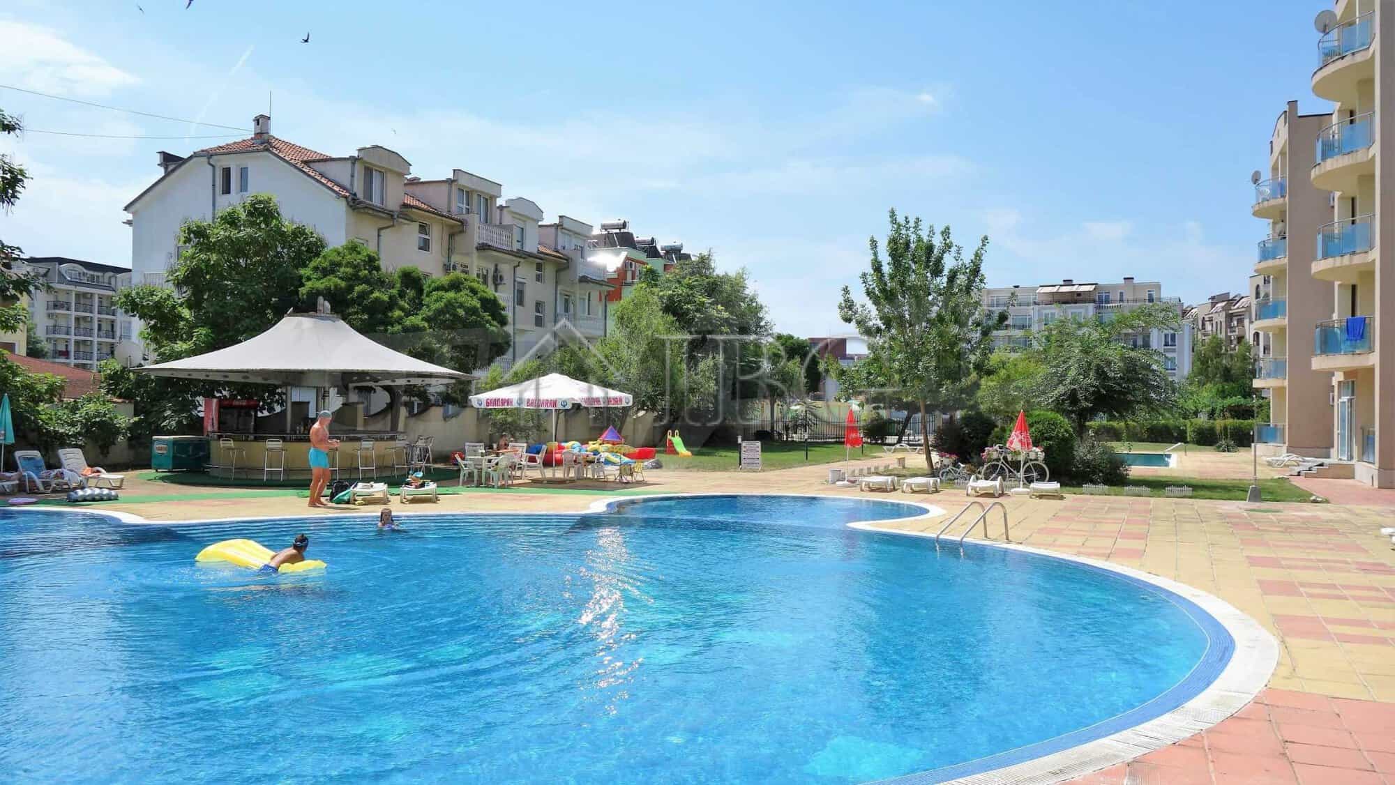 Swimming pool at Semiramida Gardens, Sunny Beach with sun loungers and umbrellas.