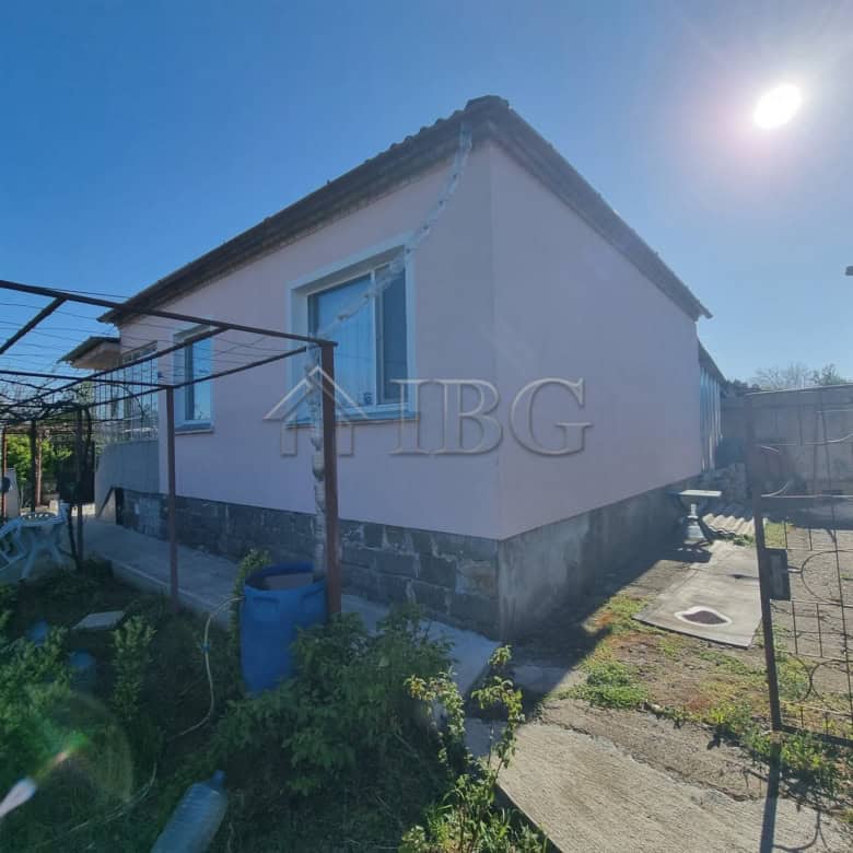 Charming house with garden in Vinarsko Village, Burgas Region, perfect for a peaceful countryside li.