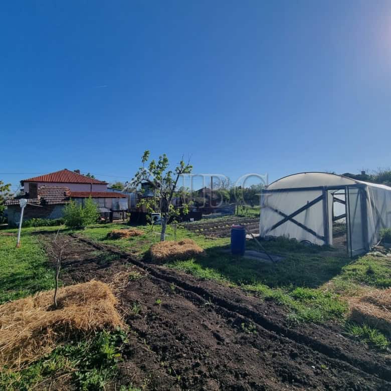 House with yard and garden in Vinarsko Village, Burgas Region, Bulgaria. Ideal for countryside livin.