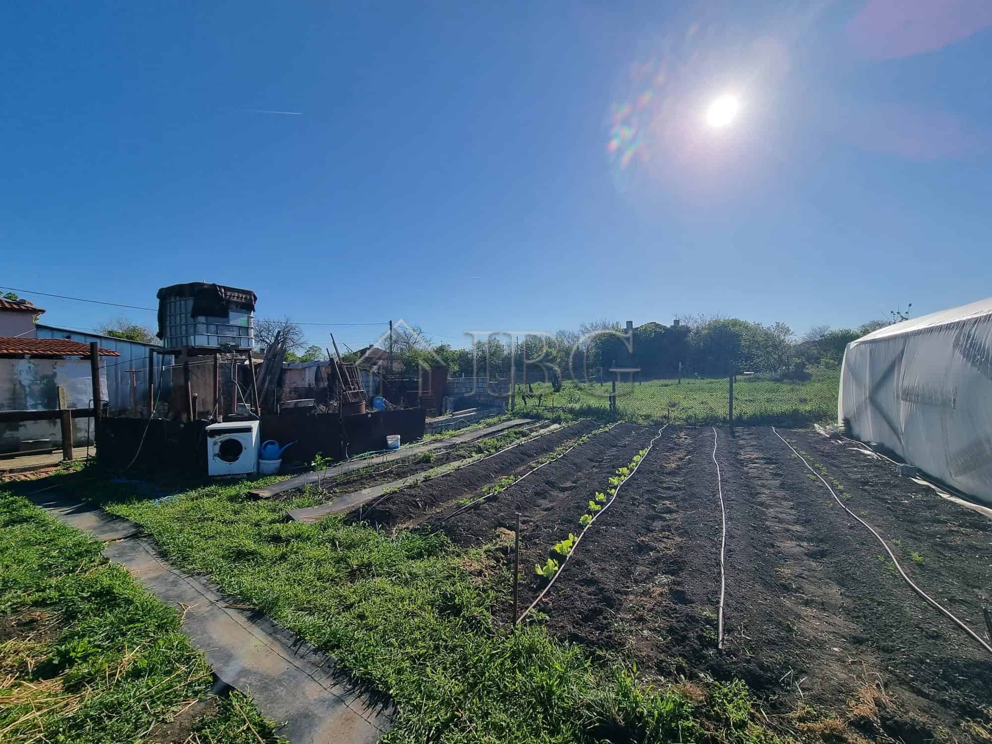 Vinarsko Village house with a spacious yard and garden, ideal for outdoor activities and farming in.