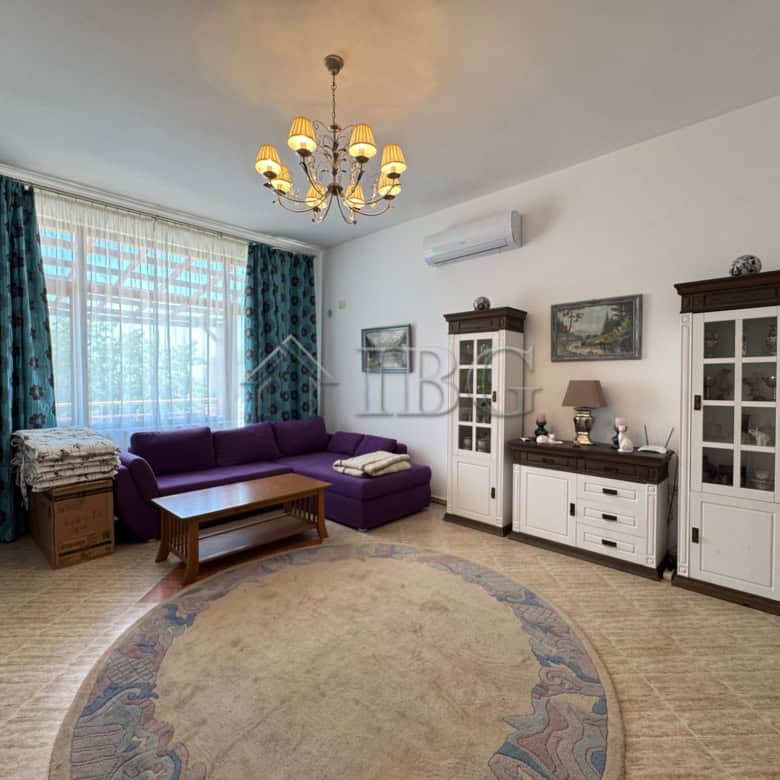Bright living room with elegant furniture and large window in Kosharitsa home.