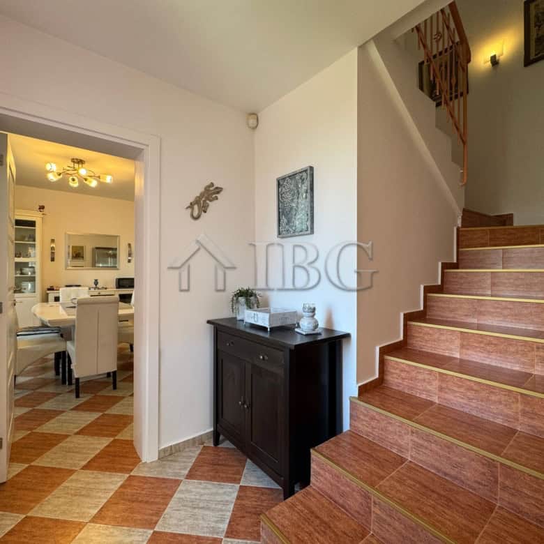 Charming two-storey house located in the center of Kosharitsa, just 6 km from the sea, featuring a w.