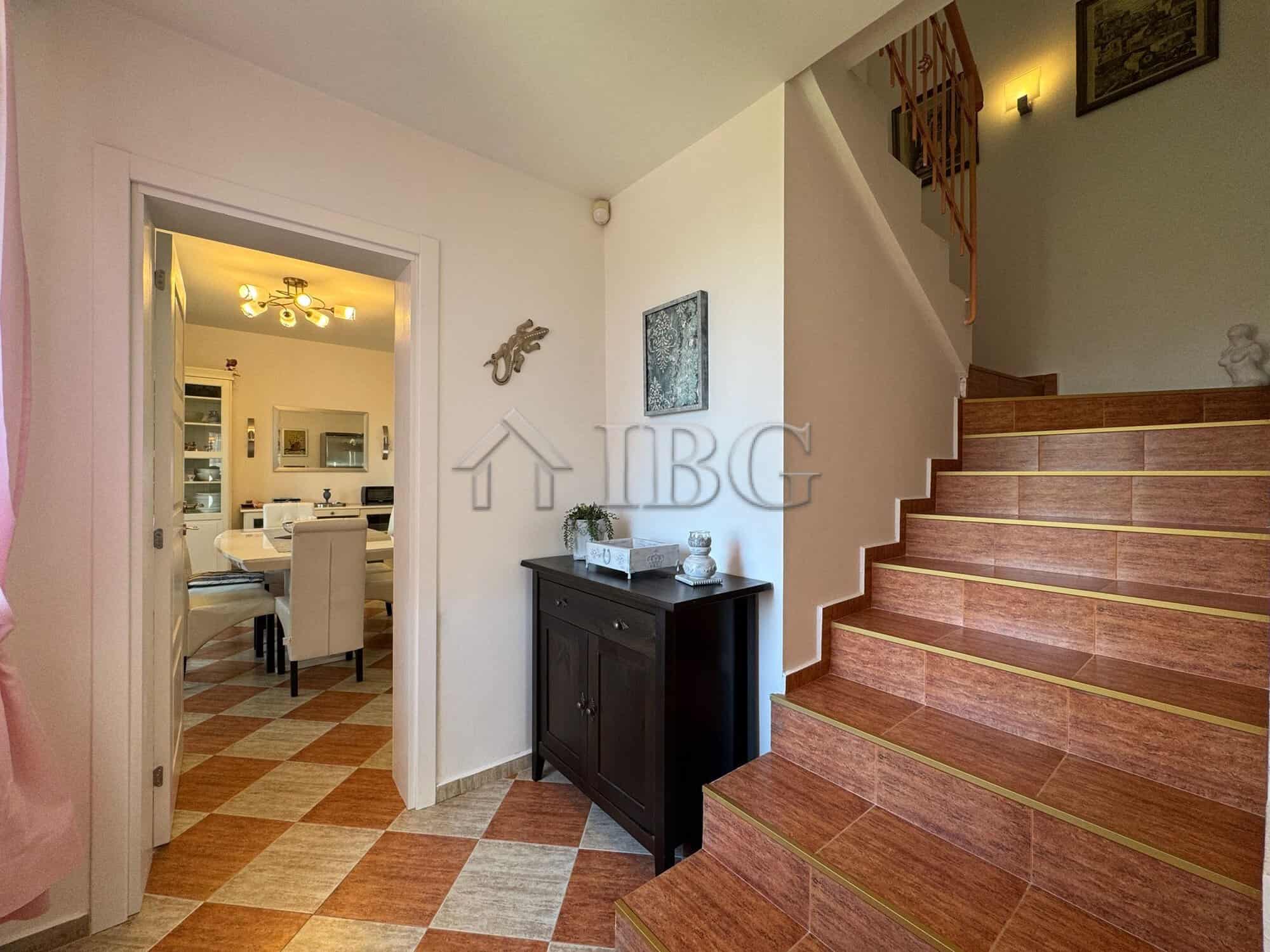 Charming two-storey house located in the center of Kosharitsa, just 6 km from the sea, featuring a w.
