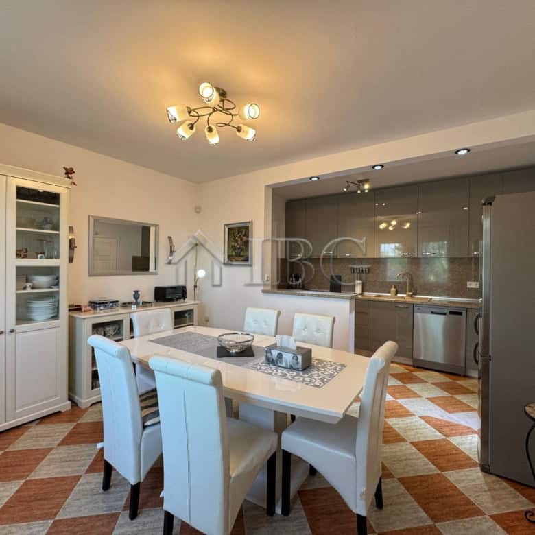 Spacious two-storey house located in the heart of Kosharitsa, just 6 km from the sea, ideal for comf.
