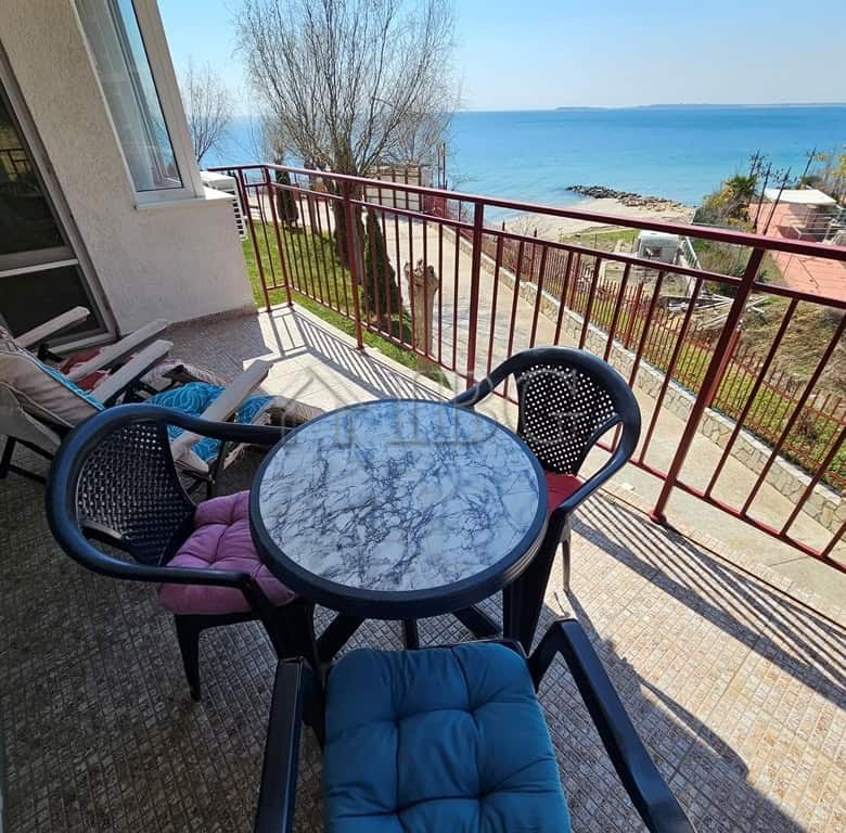 Balcony with sea view, outdoor seating, and panoramic ocean scenery at Front Line – Panorama Fort Be.