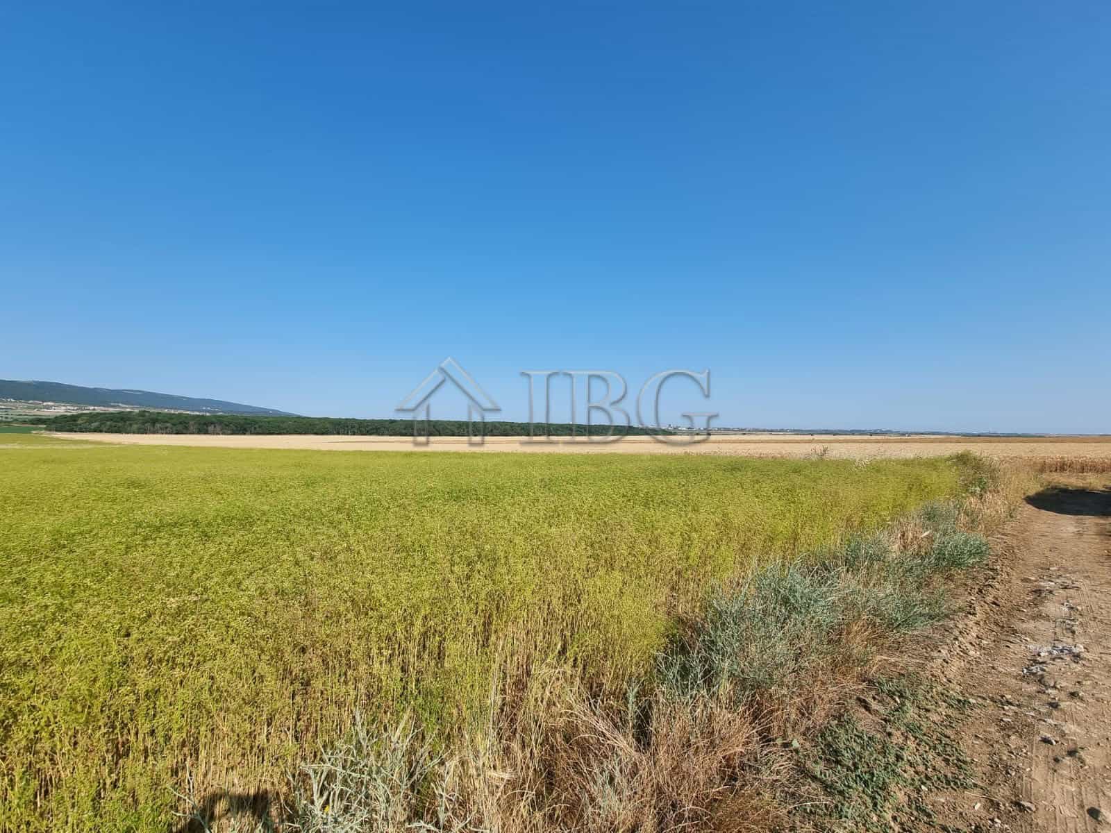 Spacious land plot available for sale in Drenaka, Tunkovo, Burgas Region, ideal for development or i.