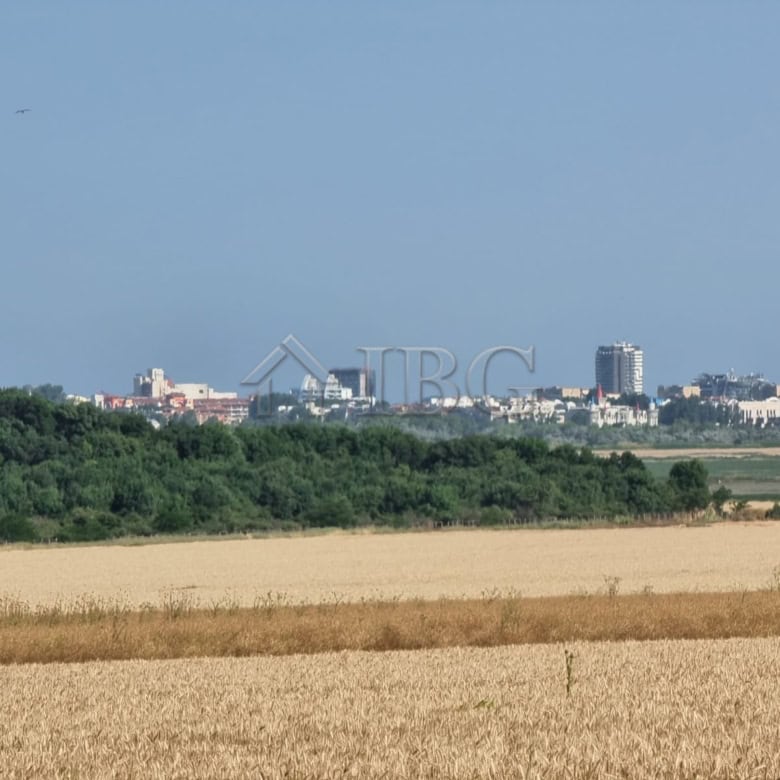 Land plot in Drenaka, Tunkovo, Burgas for sale with scenic views.