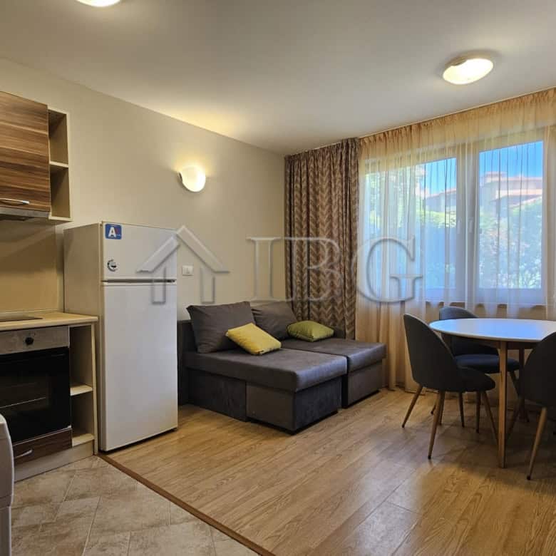 Bright 1-bedroom apartment with park views in Sveti Vlas, perfect for relaxing holidays or investmen.