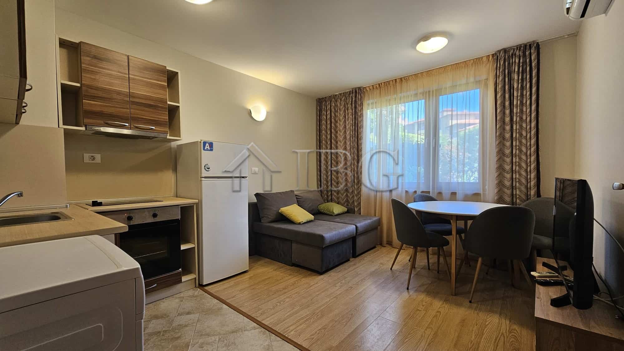 Bright 1-bedroom apartment with park views in Sveti Vlas, perfect for relaxing holidays or investmen.