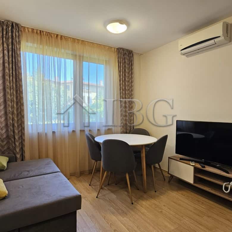 Bright 1-bedroom apartment with scenic park views in Sveti Vlas, perfect for comfortable living.