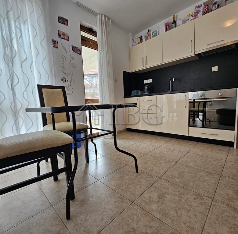 Bright interior of a 1-bedroom apartment with modern kitchen in Sveti Vlas. Perfect for holiday or i.