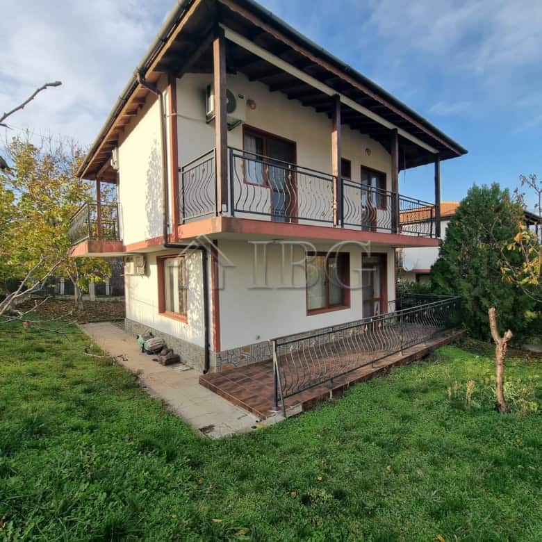 Two-story house in Aleksandrovo village with spacious balconies and a lush garden. Perfect for famil.