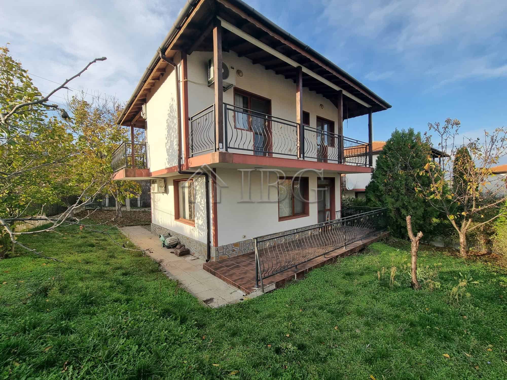 Two-story house in Aleksandrovo village with spacious balconies and a lush garden. Perfect for famil.