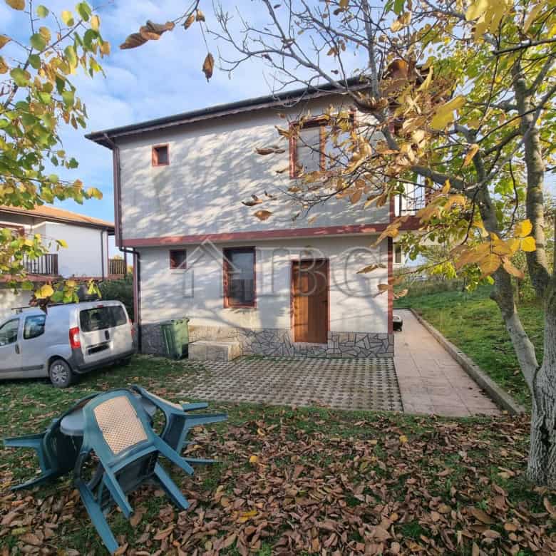 Two-story house in Aleksandrovo, Burgas with garden and parking space.