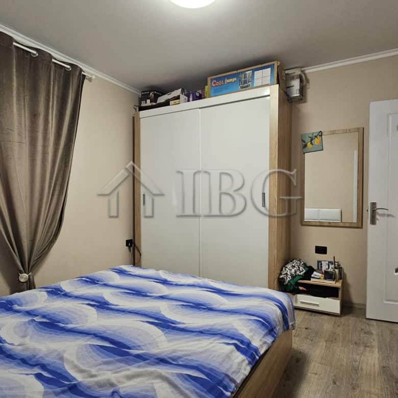 Spacious house featuring 3 bedrooms and a large yard of 1,000 sq.m., located 15 km from the sea, ide.