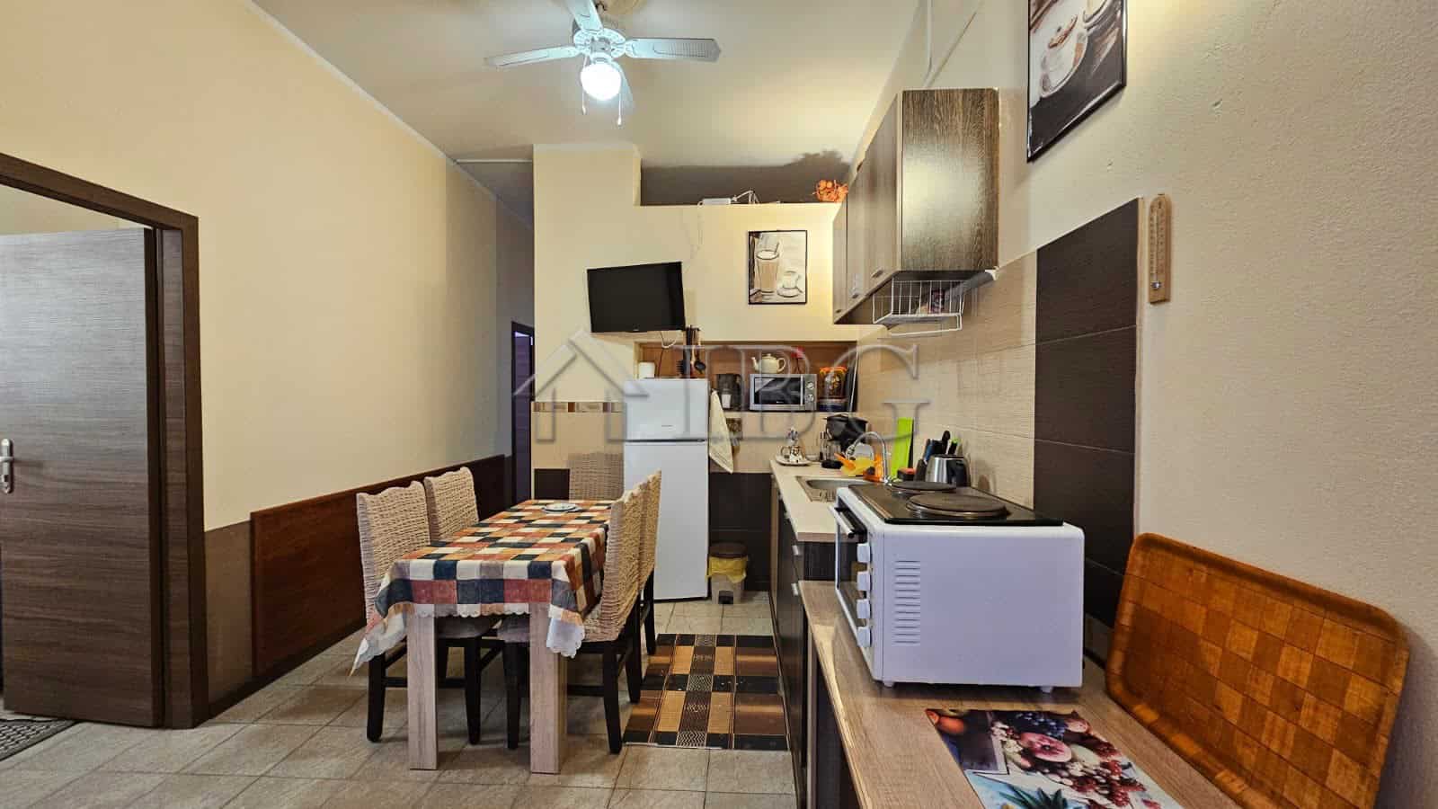 Kitchen with appliances and dining area in Sunny Beach commercial property.