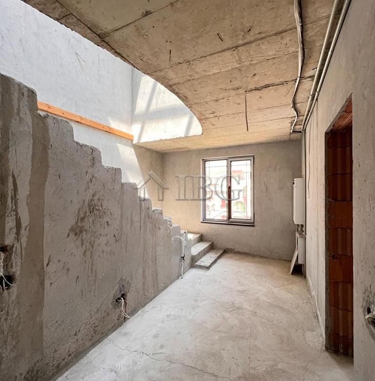 Unfinished interior of a 3-bedroom apartment with panoramic sea views in Sveti Vlas.
