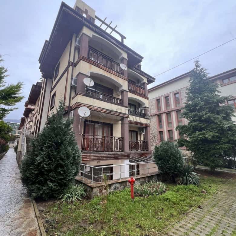 Bright studio apartment with balcony in Sveti Vlas village house. Ideal for comfortable living or in.