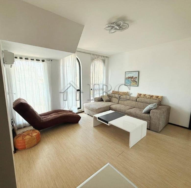 Bright apartment with 1 bedroom and spacious terrace in South Bay, Sveti Vlas. Perfect for relaxing.
