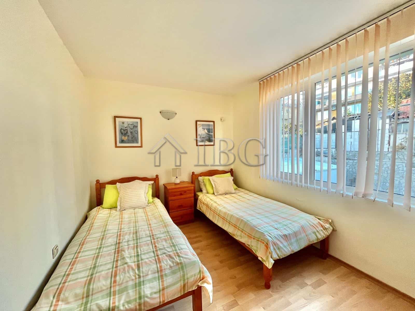 Bright 2-bedroom apartment with partial sea views in Sveti Vlas, Bulgaria. Perfect for relaxing holi.