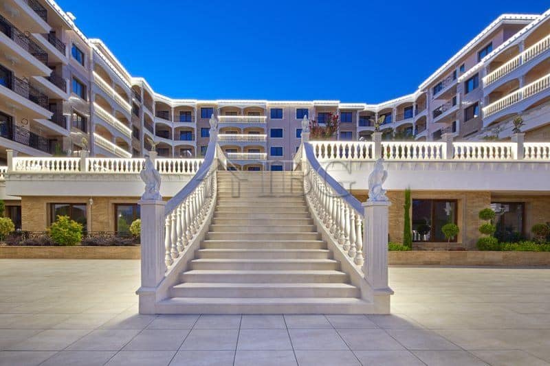 Modern 2-bedroom apartment with sea and pool views in Valencia Gardens, Nessebar.