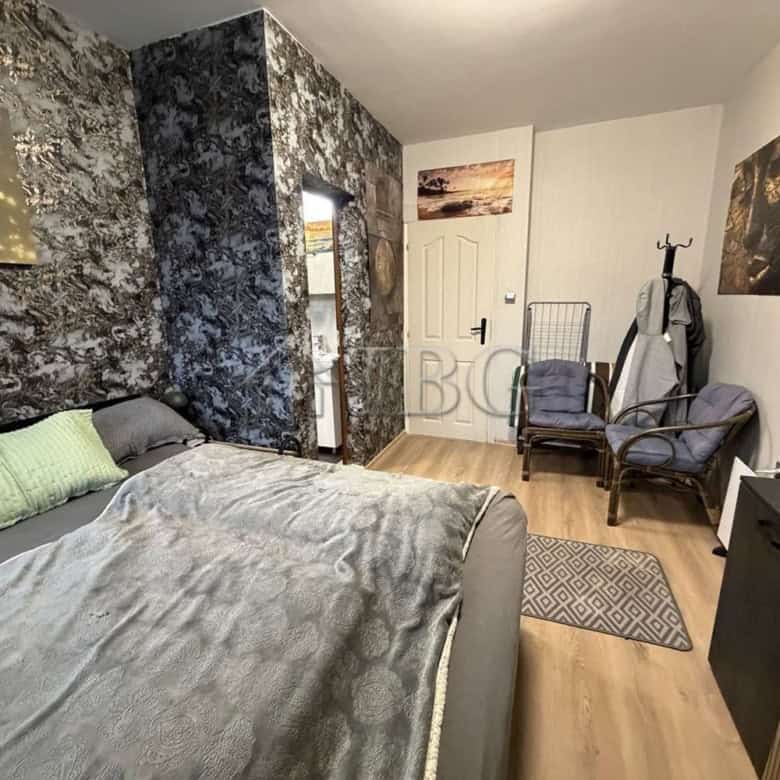 Spacious bedroom in a new apartment at the Grand Village Complex, Kosharitsa.