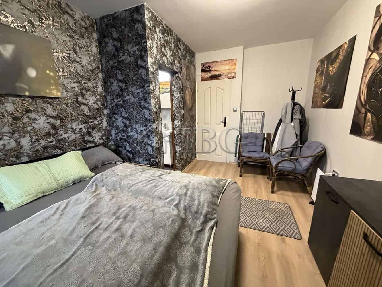 Spacious bedroom in a new apartment at the Grand Village Complex, Kosharitsa.