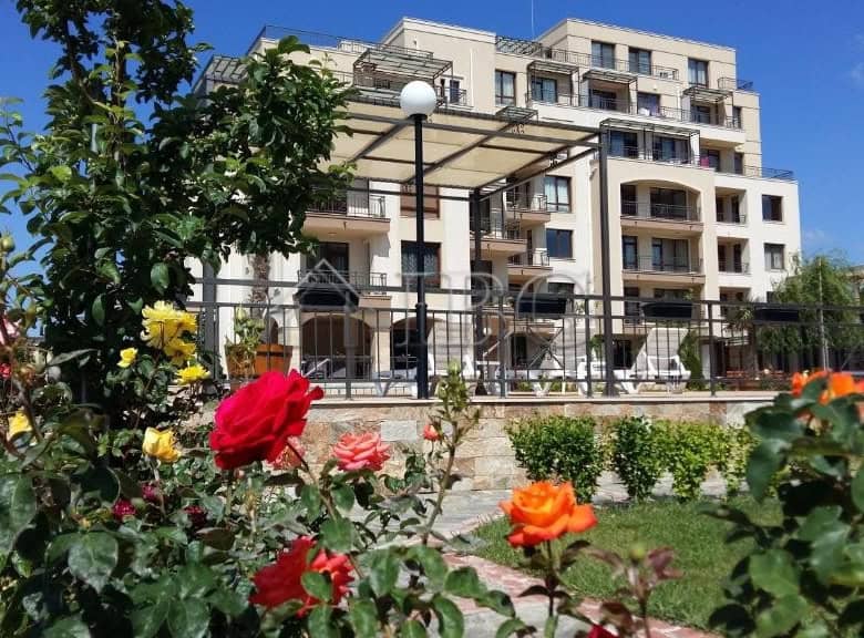 Cozy furnished one-bedroom apartment in Sorento Sole Mare, Sveti Vlas, with modern amenities and sce.