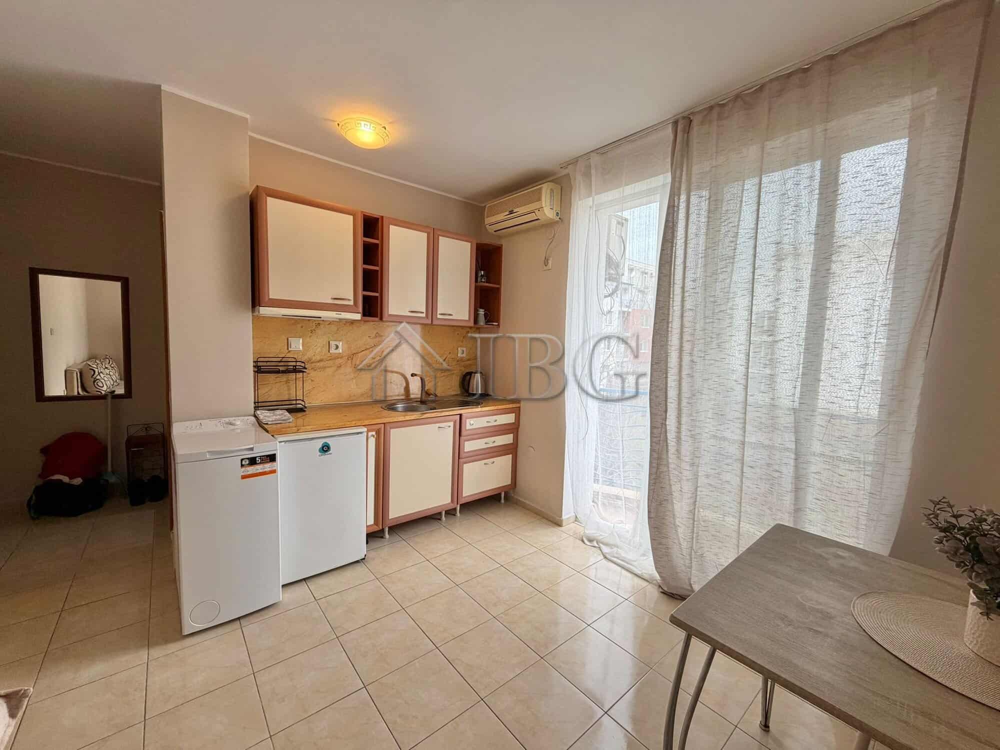 Bright 1-bedroom apartment with kitchen in Sunny Day 3 Complex, Sunny Beach.
