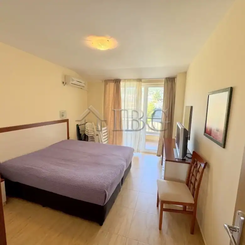 Bright 2-bedroom apartment in Sveti Vlas with balcony and sea views, fully furnished.