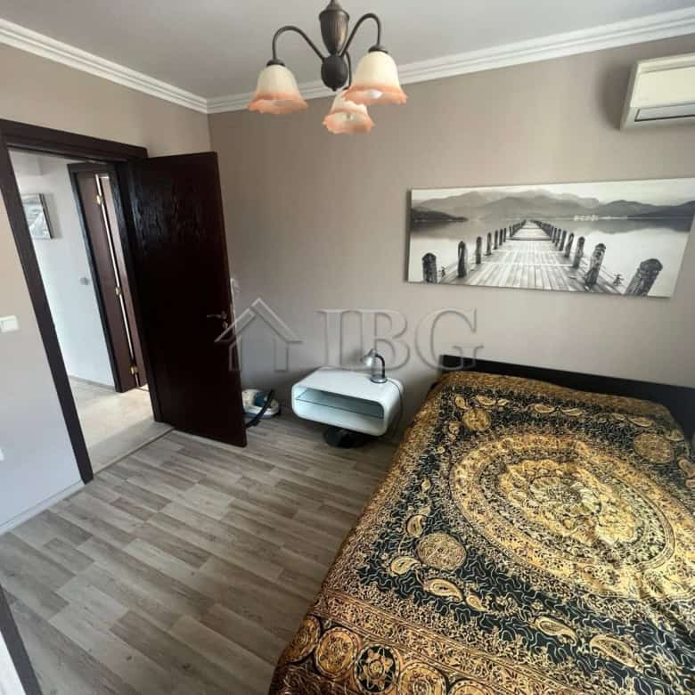 Spacious 3-bedroom apartment with yacht harbor views in Caprice, Sveti Vlas, perfect for seaside liv.