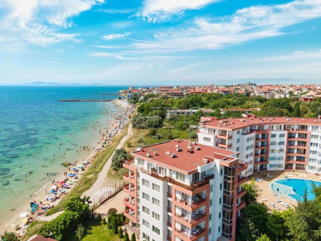 Frontal sea view one-bedroom apartment in Riviera Fort Beach, Ravda, with direct beach access.