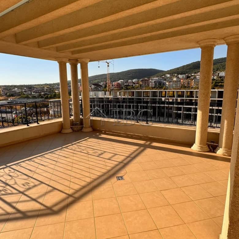 Balcony overlooking Sveti Vlas with scenic sea and mountain scenery, perfect for relaxing outdoors.