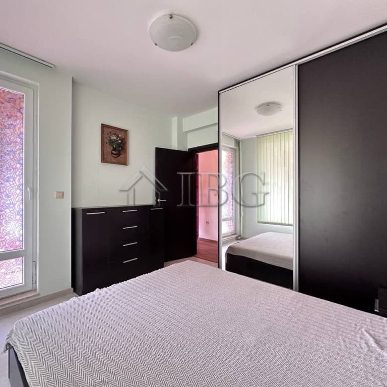 Bright 1-bedroom apartment with modern furnishings in Ravda residential complex.