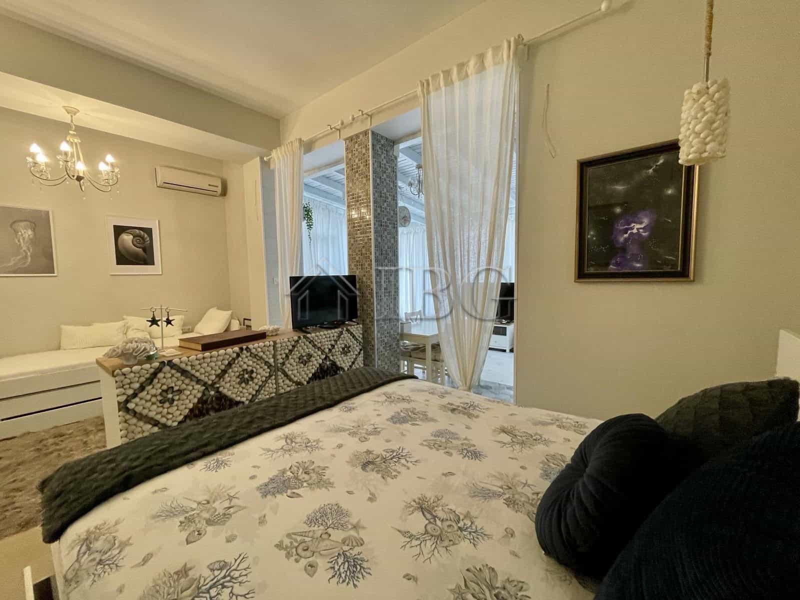Spacious 154 sq. m. apartment with 3 bedrooms and private yard in Sun Gate, Sunny Beach, ideal for c.