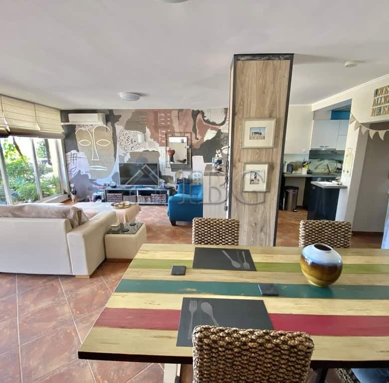 Sea view apartment with 3 bedrooms and 2 bathrooms in Sveti Vlas, no maintenance fee.