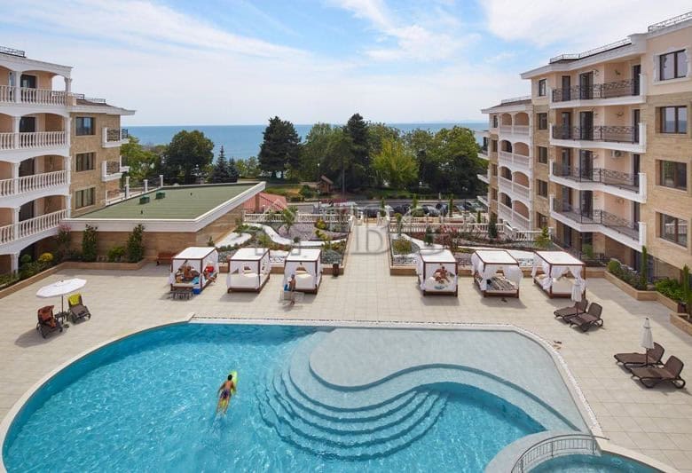 Pool with sea and garden views at Valencia Gardens, Nessebar.