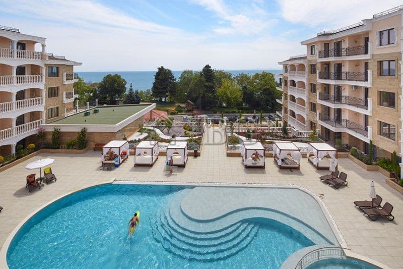 Pool with sea and garden views at Valencia Gardens, Nessebar.