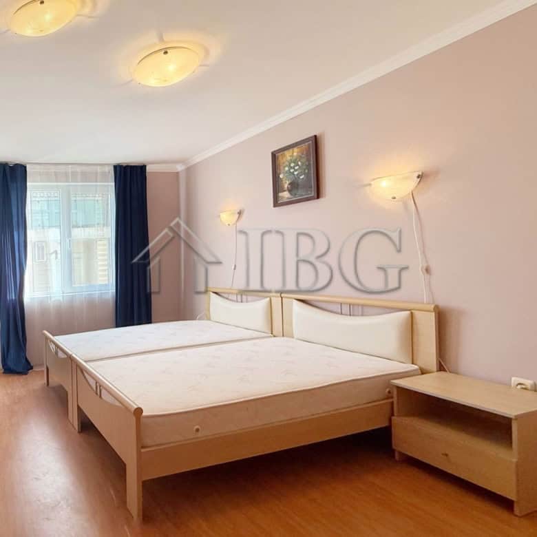 Spacious 2-bedroom apartment overlooking the sea in Vista Residence, Sveti Vlas. Modern furnishings.
