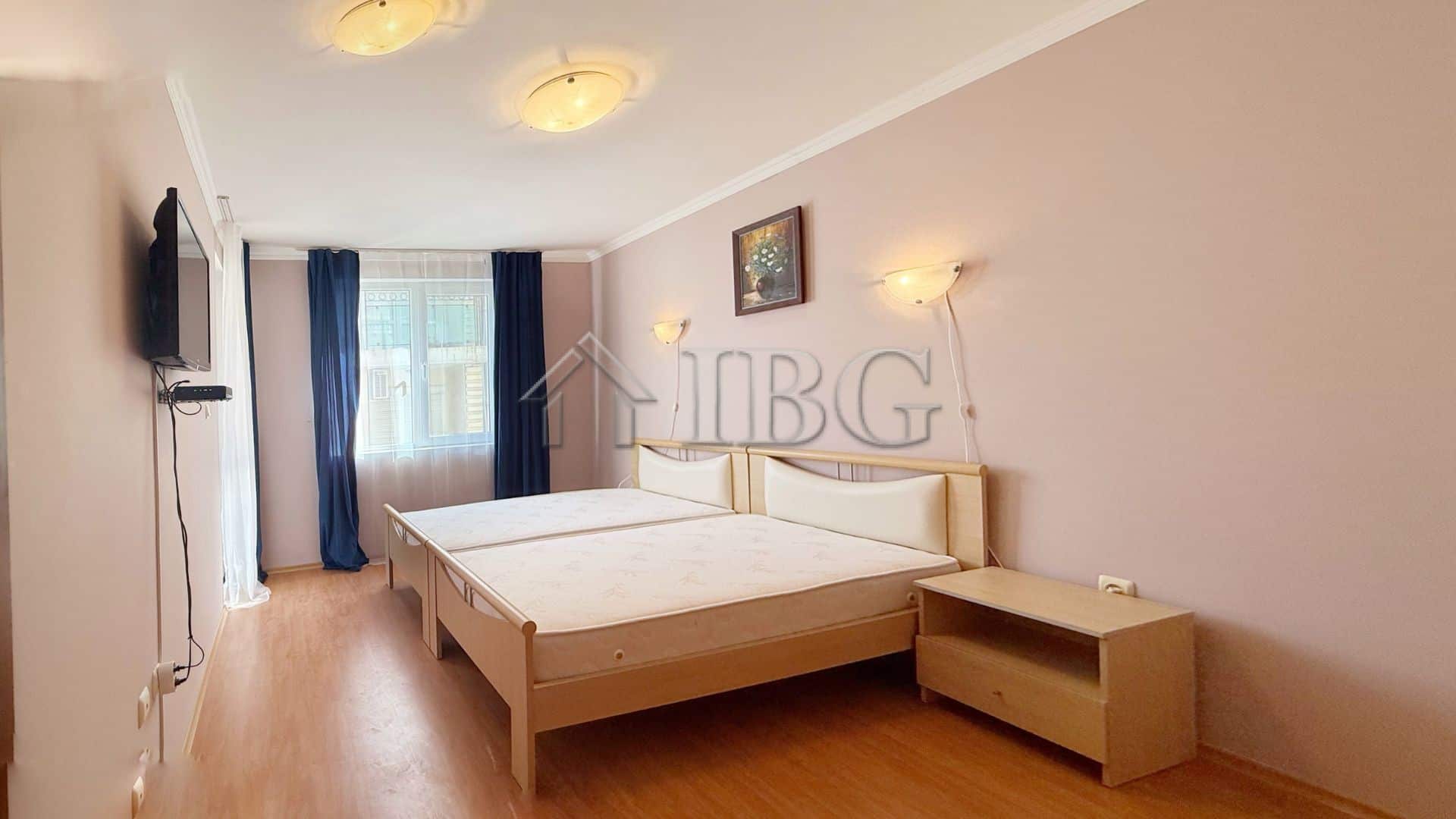 Spacious 2-bedroom apartment overlooking the sea in Vista Residence, Sveti Vlas. Modern furnishings.