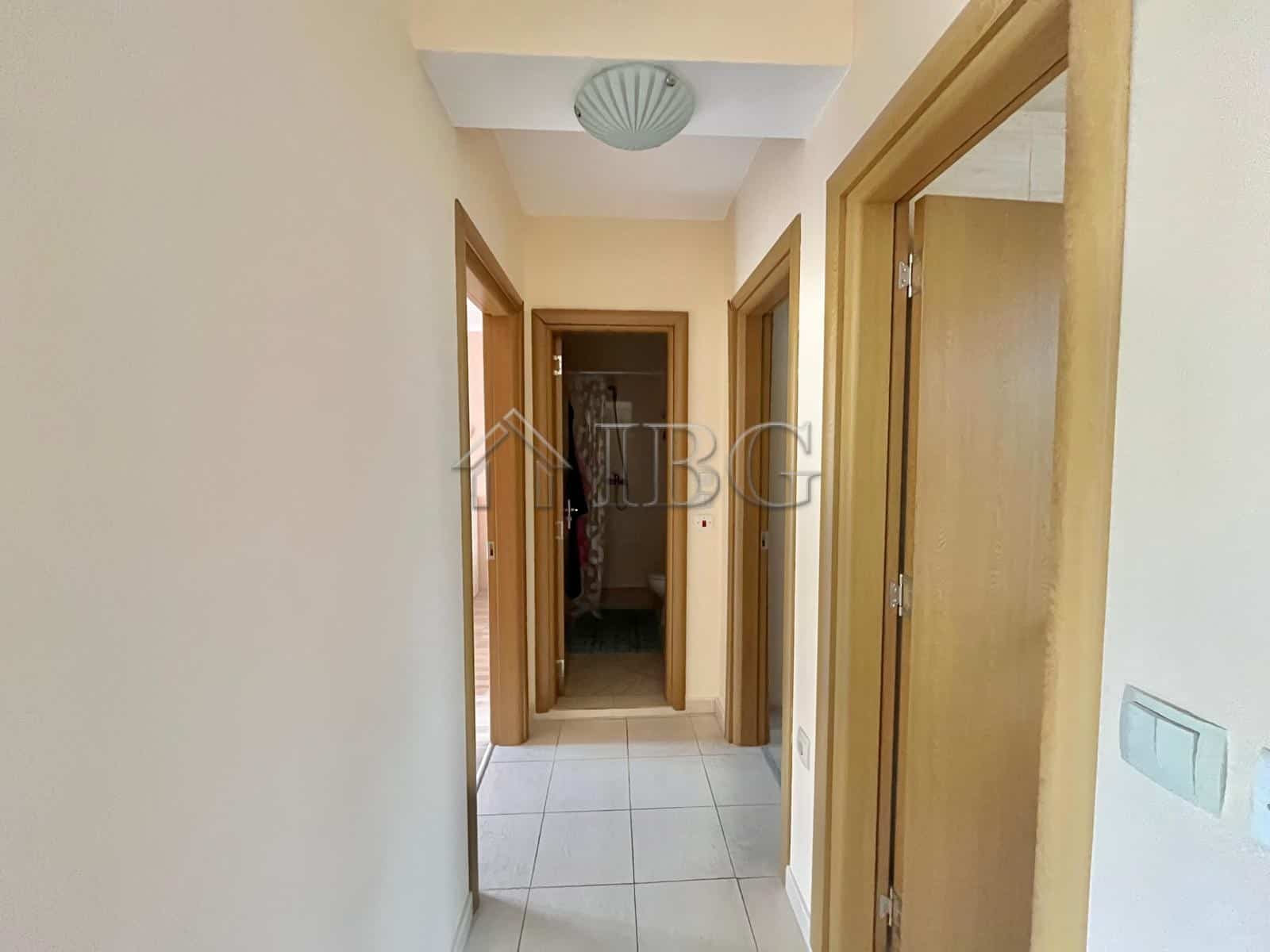 2-bedroom apartment with pool view in Laguna 3, Sunny Beach. Modern interior and convenient location.